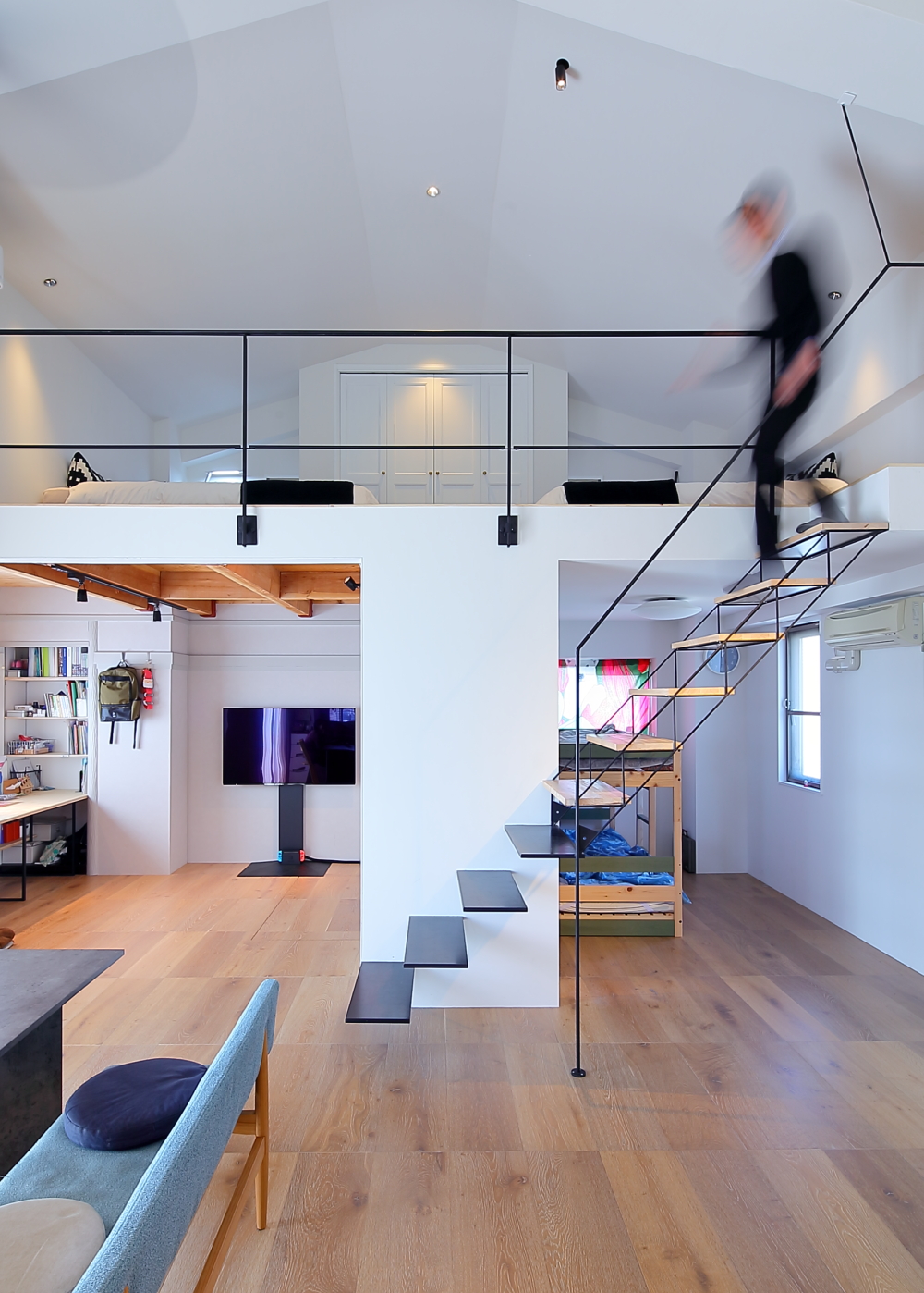 大阪メゾネットマンションのリノベーション「階段のデザイン」BlackLine Maisonette
