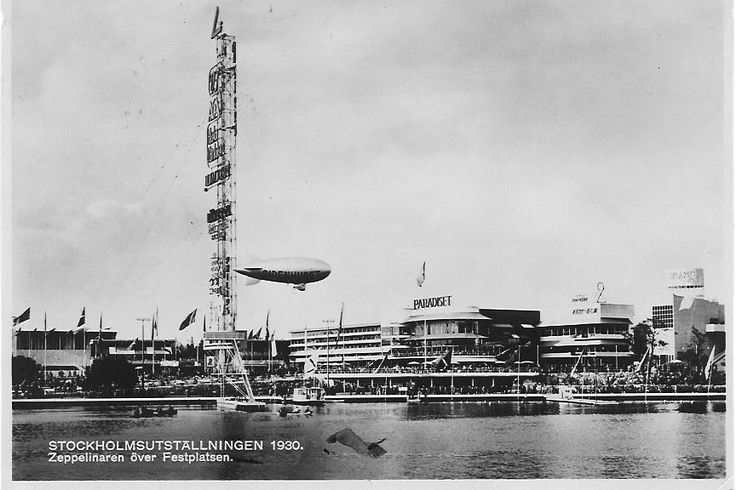1930年ストックホルム博覧会の会場全景。ツェッペリン飛行船が会場上空に浮かぶ様子